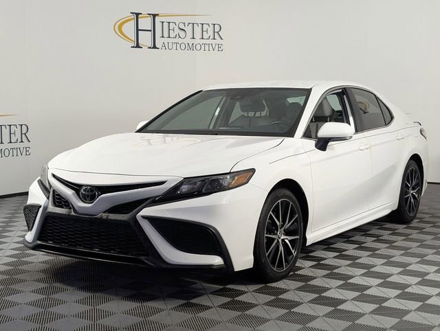 Used 2023 Toyota Camry SE image 4