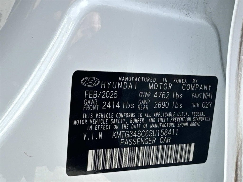 Used 2025 Genesis G70 2.5T image 15