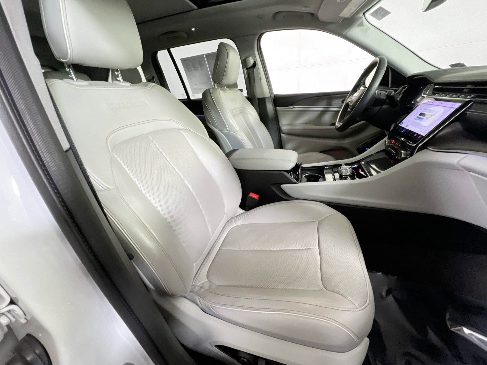 Used 2022 Jeep Grand Cherokee Overland image 29