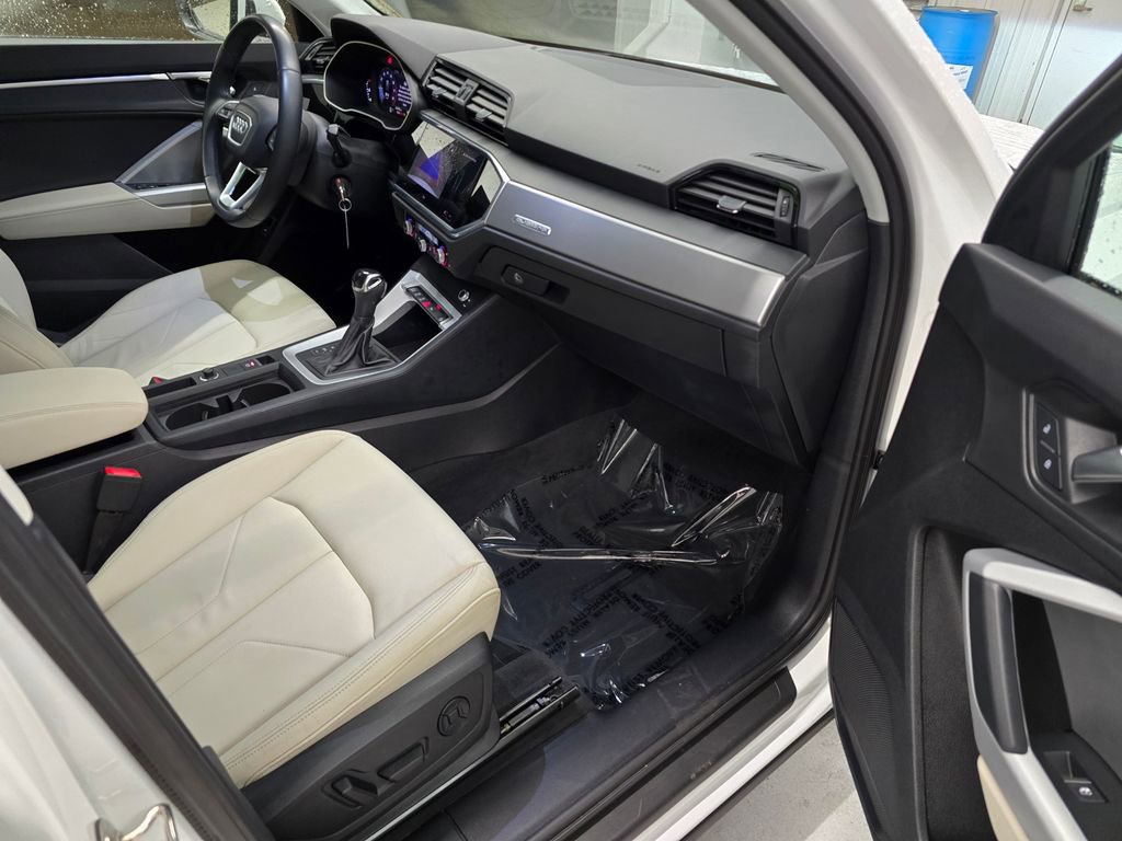 Used 2023 Audi Q3 2.0T Premium image 29