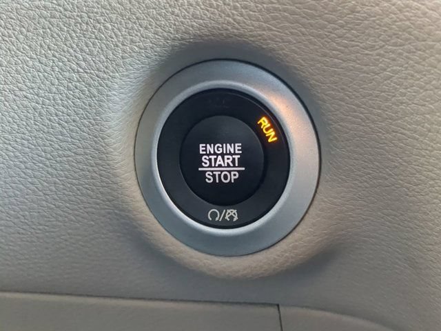 Used 2024 Chrysler Pacifica Limited FWD image 27