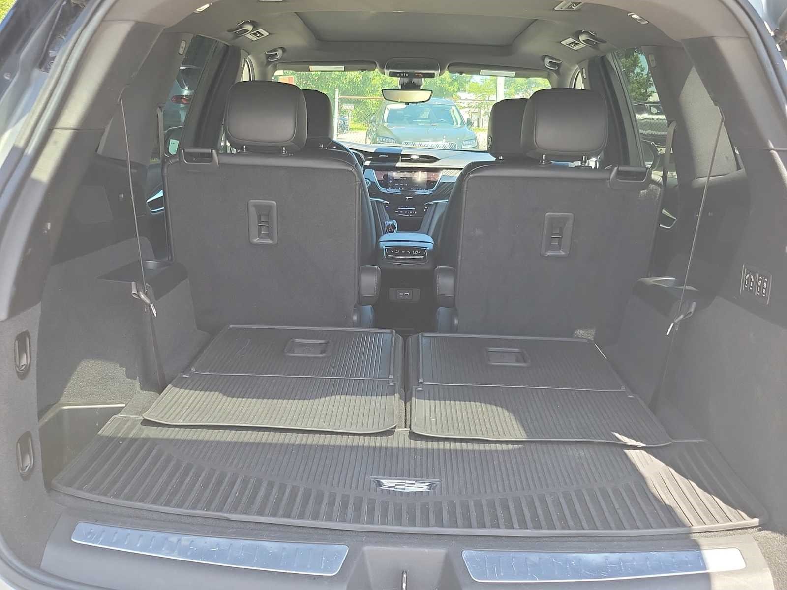 Used 2023 Cadillac XT6 Premium Luxury w/ Technology Package AWD/4WD image 6