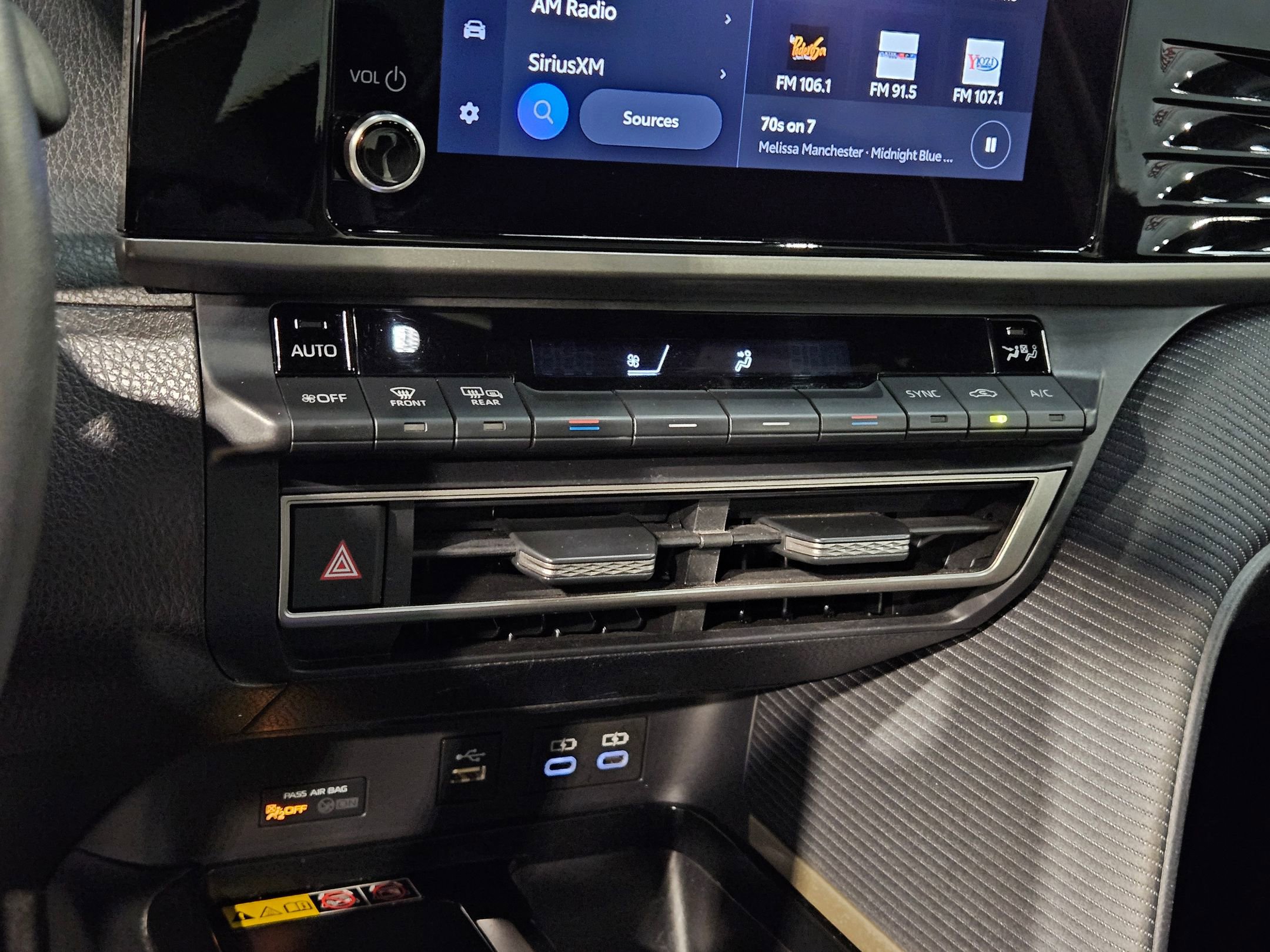 Used 2025 Toyota Camry SE image 31