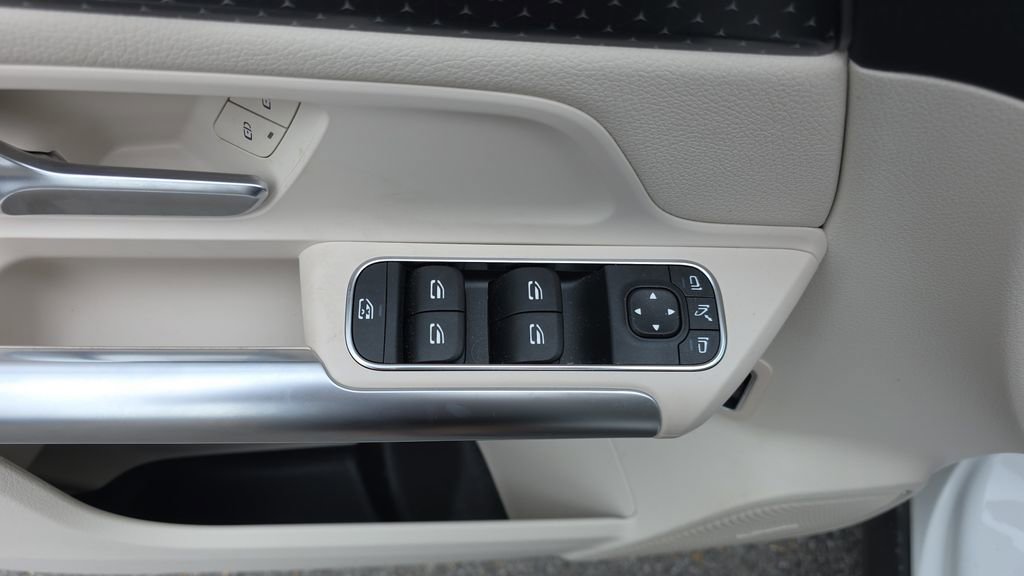 Certified 2025 Mercedes-Benz GLA 250 4MATIC image 12