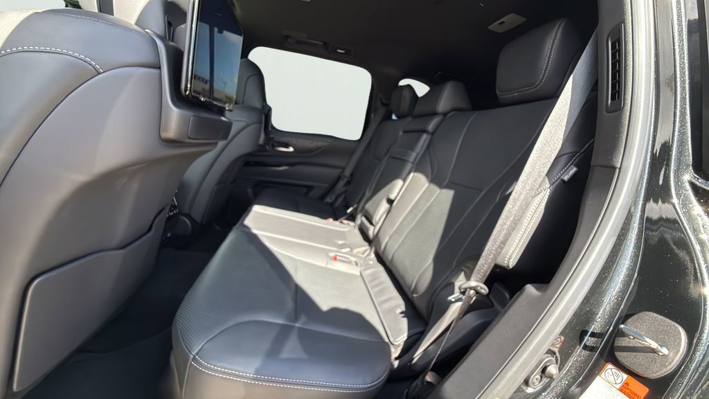 Used 2022 Lexus LX 600 4WD w/ Luxury Package image 11