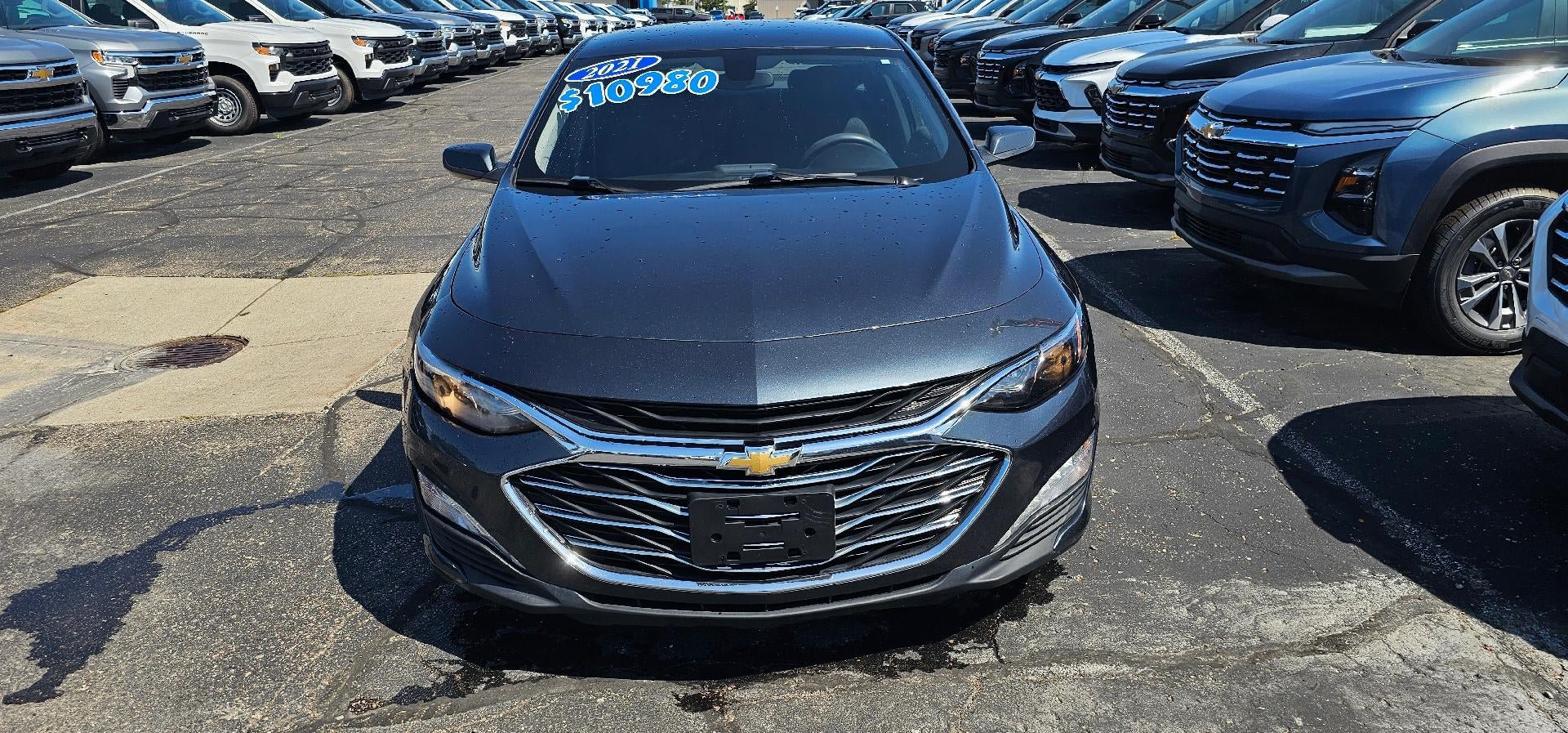Used 2021 Chevrolet Malibu LT FWD image 2