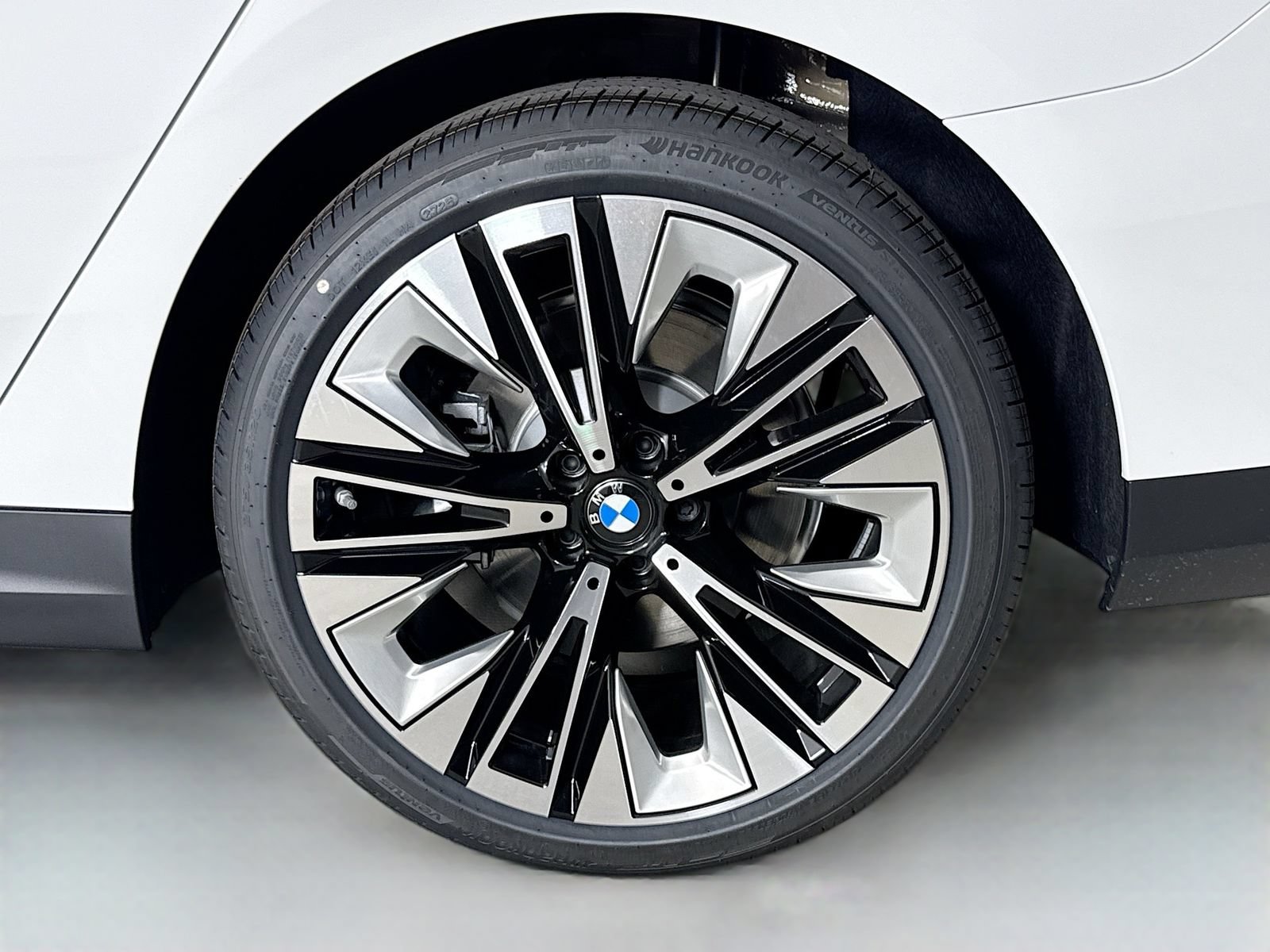Used 2026 BMW 530i RWD image 33