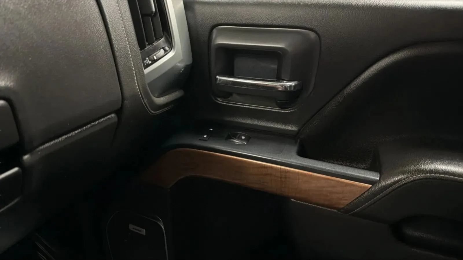 Used 2015 Chevrolet Silverado 1500 LTZ w/ Texas Edition, 1LZ Trim RWD image 17