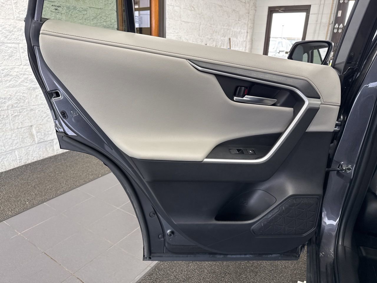 Used 2022 Toyota RAV4 Limited w/ Limited Grade Weather Package AWD/4WD image 43