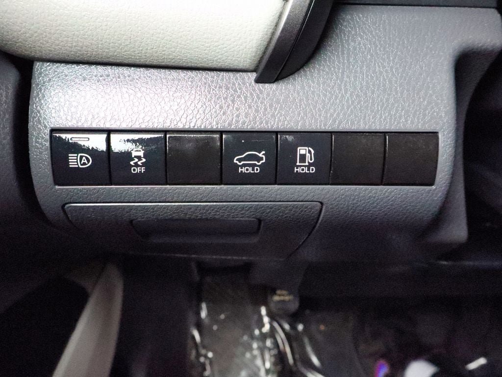 Used 2020 Toyota Camry LE FWD image 46