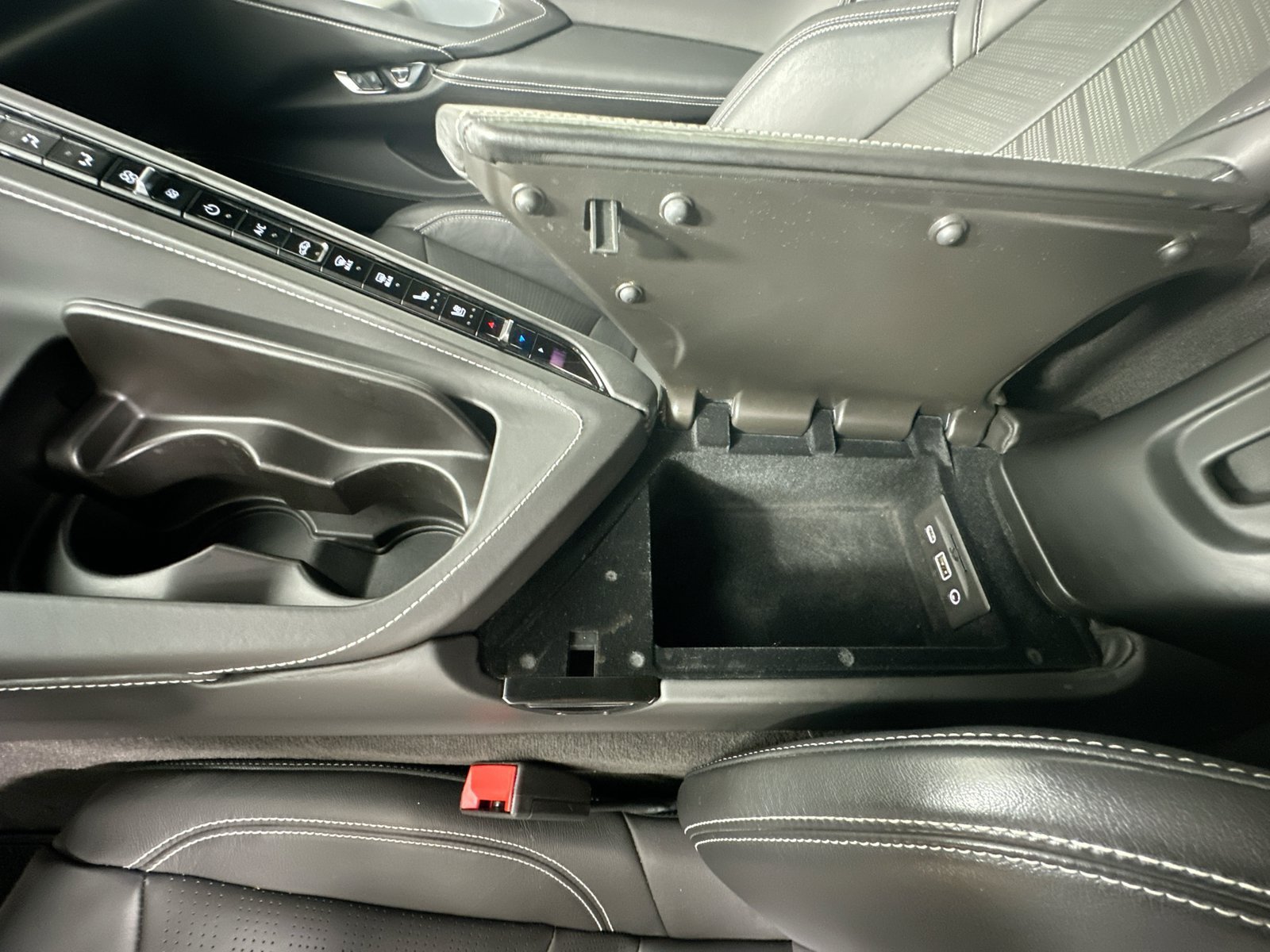 Used 2020 Chevrolet Corvette Stingray Premium Cpe w/ 3LT Preferred Equipment Group RWD image 29