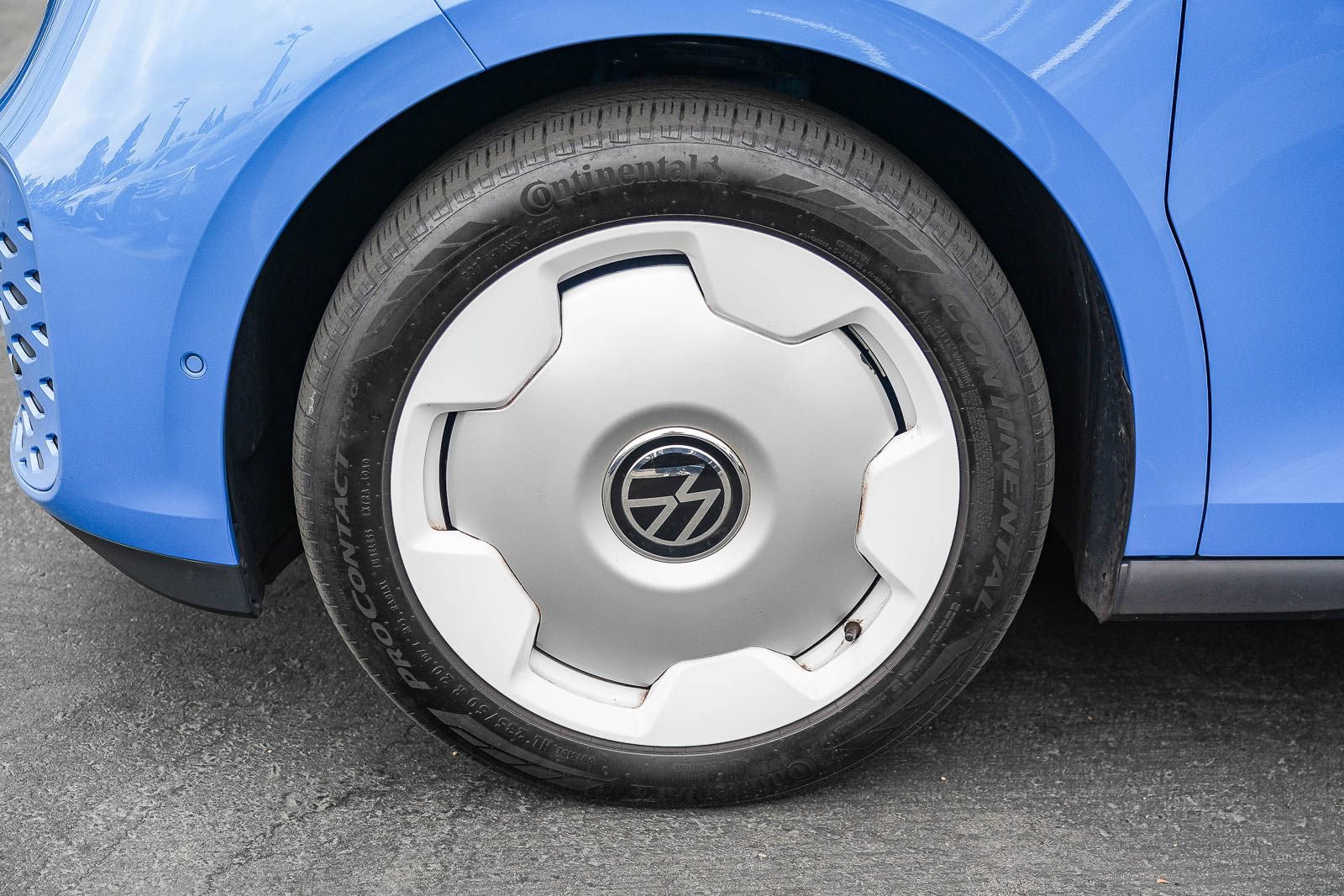 Certified 2025 Volkswagen ID. Buzz 1st Edition RWD image 11