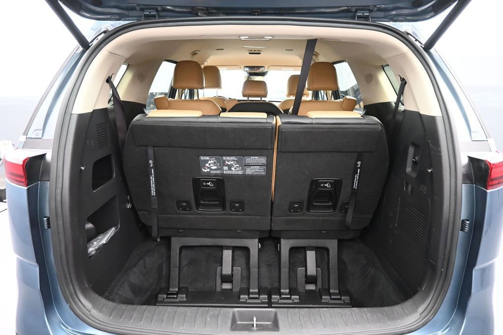 Used 2024 Kia Carnival EX FWD image 22
