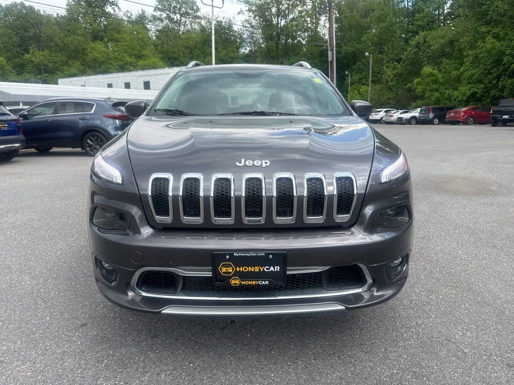 Used 2018 Jeep Cherokee Overland AWD/4WD image 2