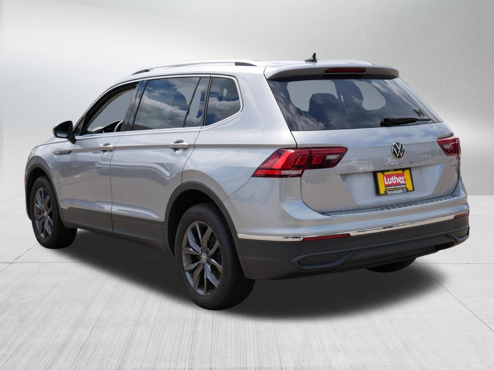 Used 2024 Volkswagen Tiguan SE AWD/4WD image 5