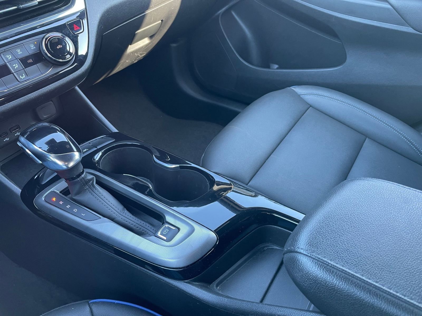 Used 2025 Buick Envista Sport Touring image 40