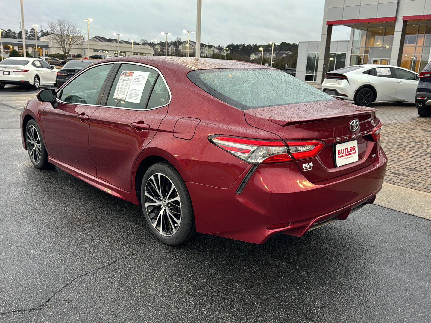 Used 2018 Toyota Camry SE w/ Convenience Package image 3