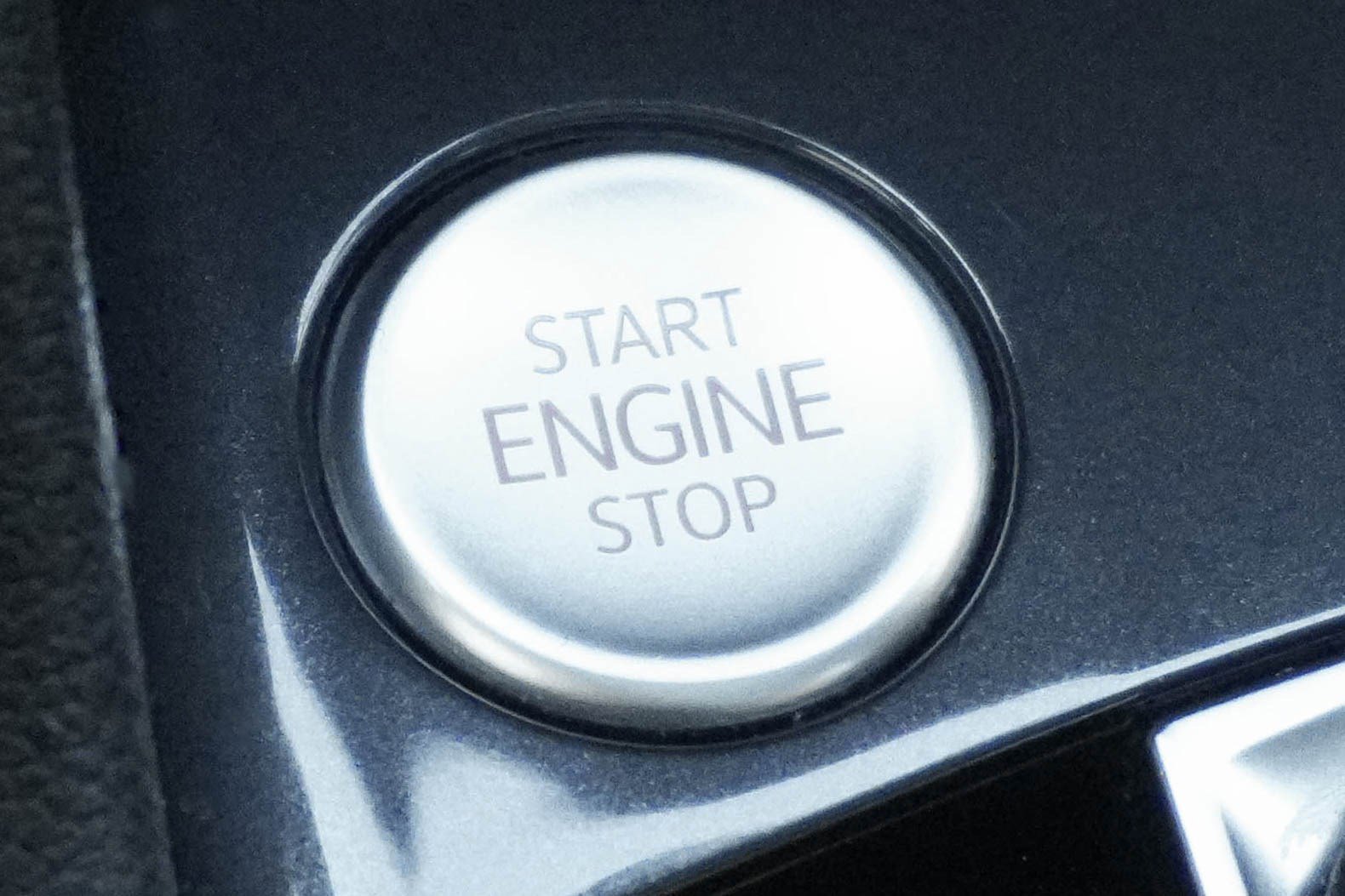 Used 2024 Volkswagen Tiguan SE R-Line image 24