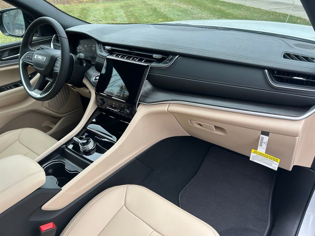 New 2025 Jeep Grand Cherokee Limited w/ Trailer Tow Package image 19