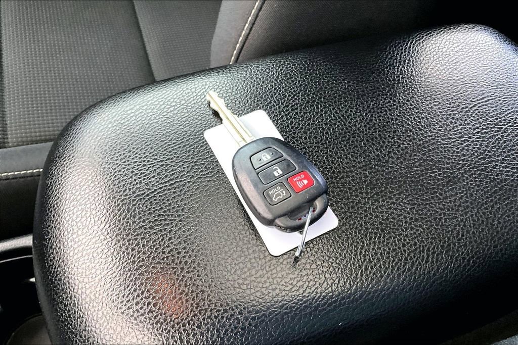 Certified 2017 Toyota RAV4 XLE w/ Carpet Mat Package image 35