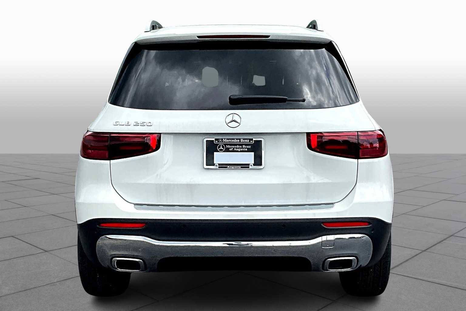 Used 2025 Mercedes-Benz GLB 250 image 4