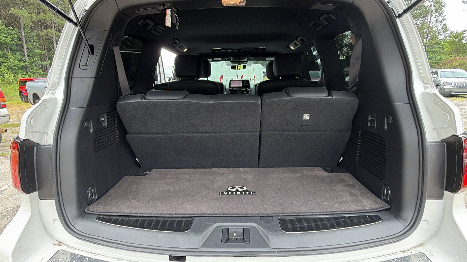 Used 2024 INFINITI QX80 Sensory AWD/4WD image 12
