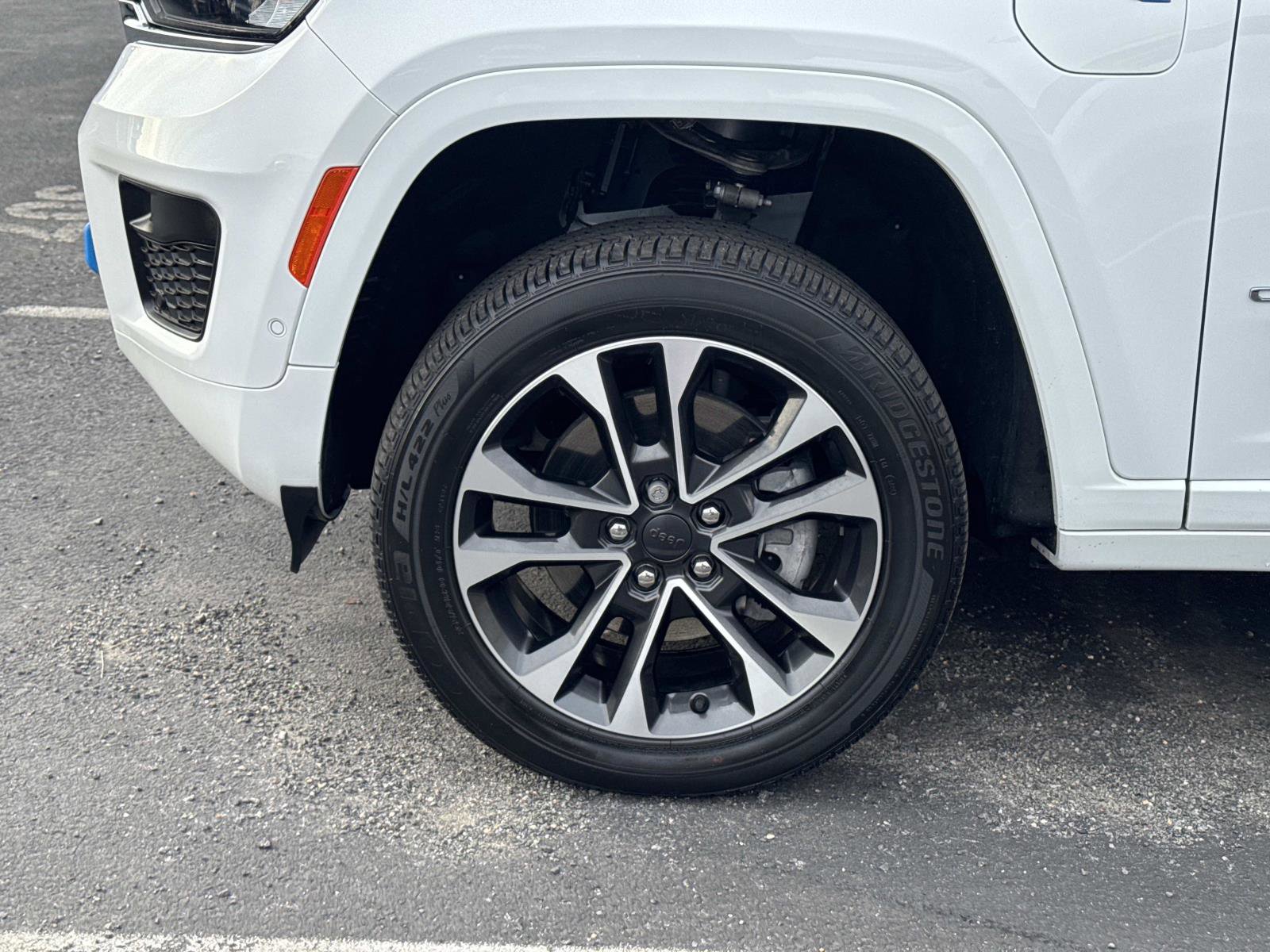 Used 2022 Jeep Grand Cherokee Overland w/ Advanced Protech Group III image 30