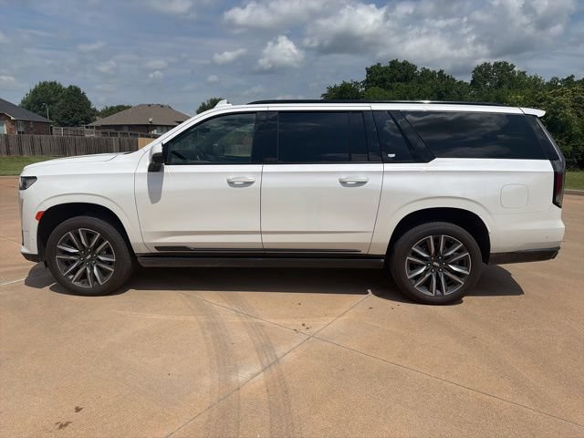 Used 2023 Cadillac Escalade ESV Sport w/ LPO, ONYX Package AWD/4WD image 2