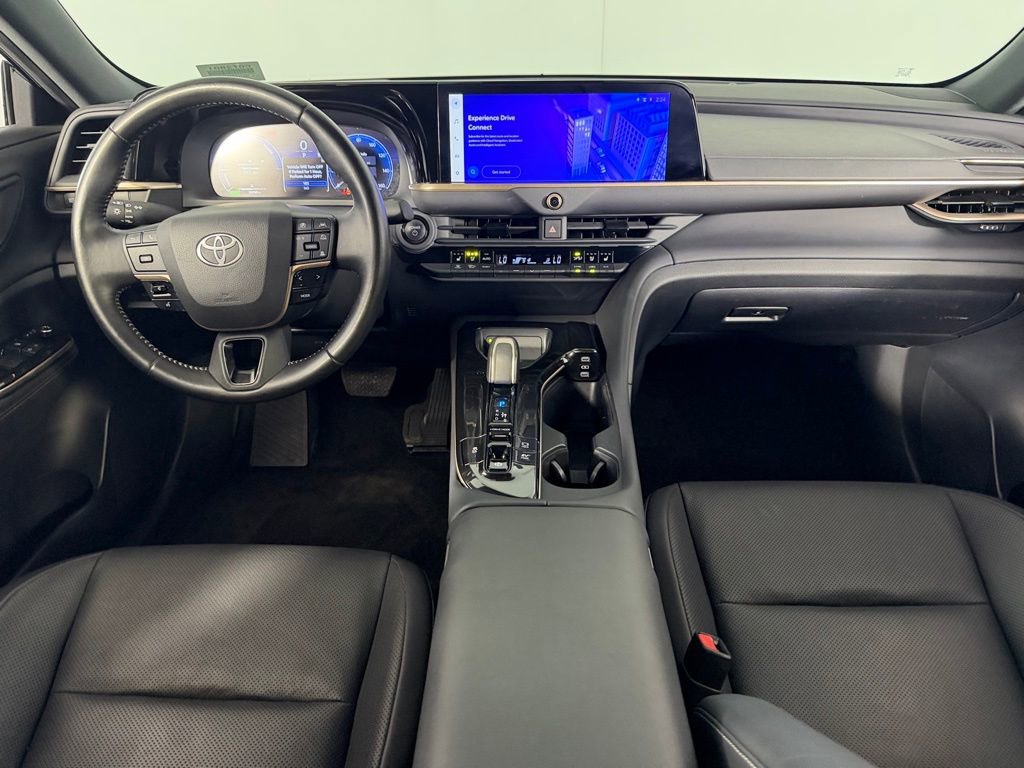 Used 2025 Toyota Crown XLE image 13