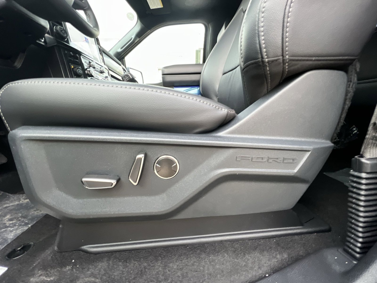 New 2026 Ford F150 Lariat w/ Equipment Group 502A High image 14