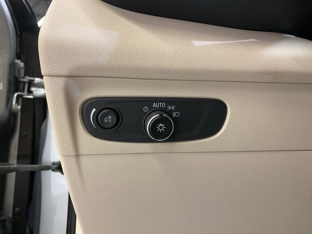 Used 2023 Buick Envision Preferred image 23