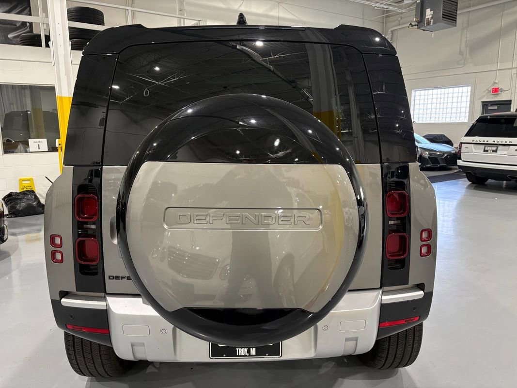 Used 2024 Land Rover Defender 110 S image 6