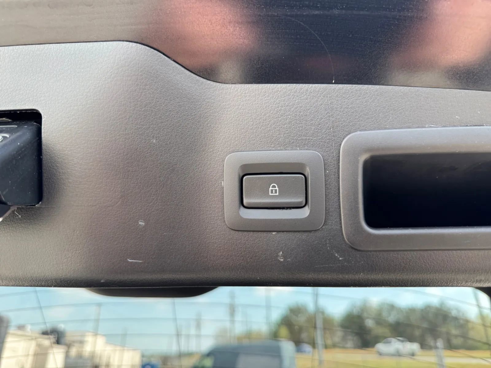 Used 2022 MAZDA MAZDA3 s image 30