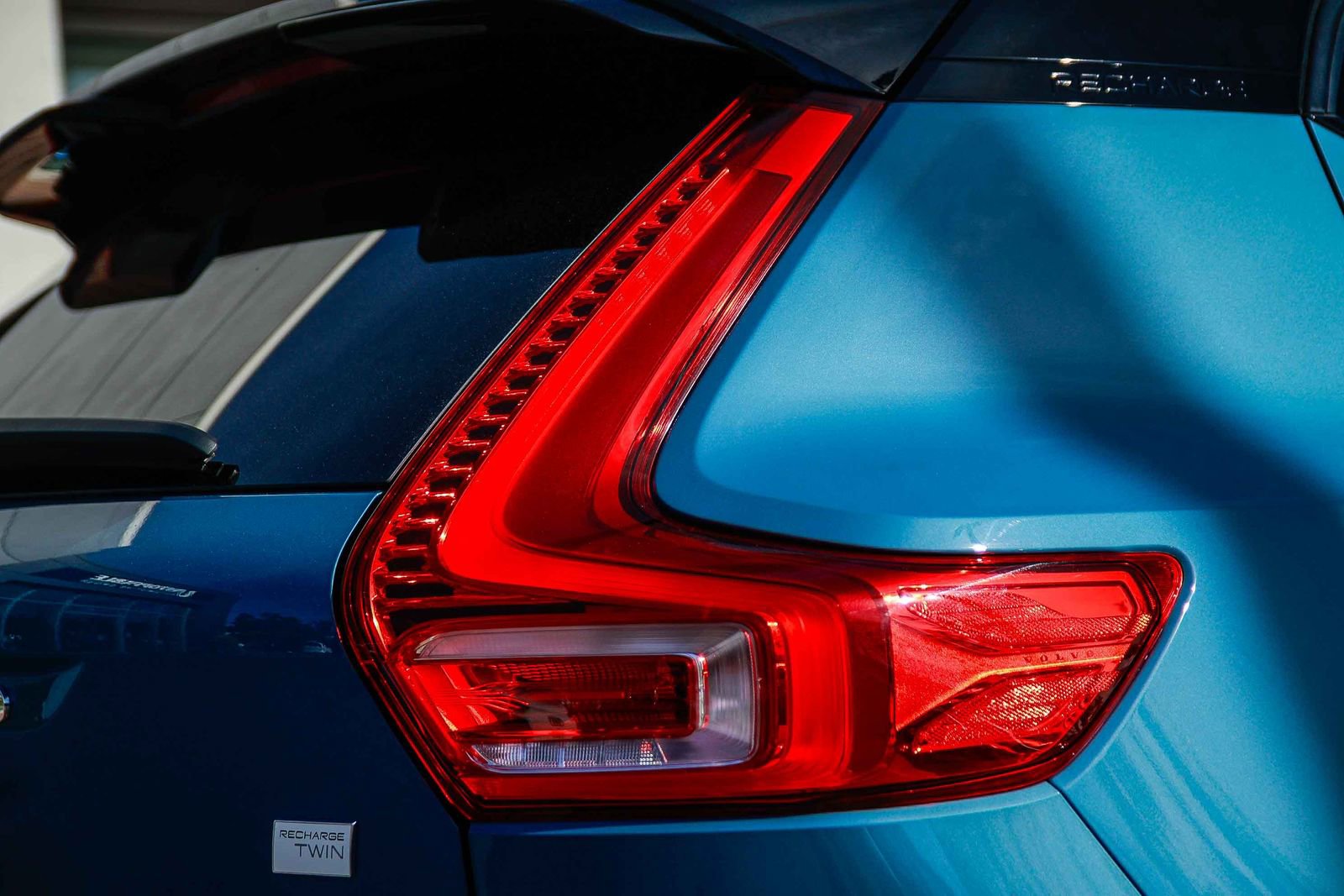 Used 2023 Volvo XC40 Recharge Ultimate w/ Protection Package Premier AWD/4WD image 9