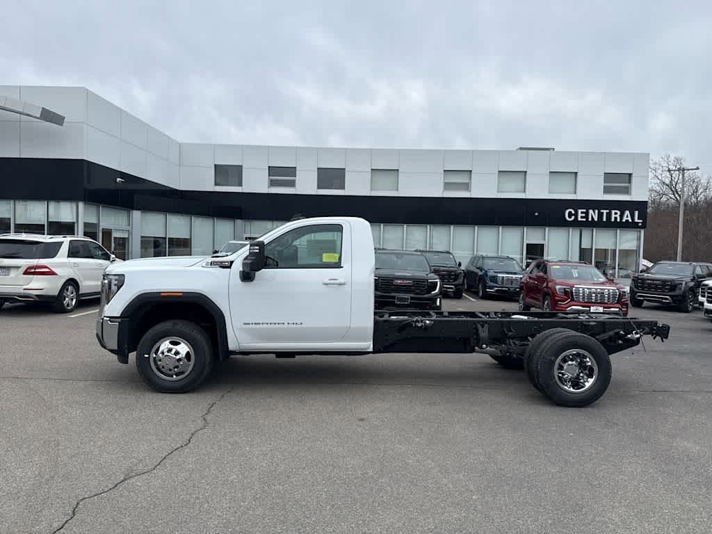 New 2026 GMC Sierra 3500 SLE w/ SLE Convenience Package AWD/4WD image 3