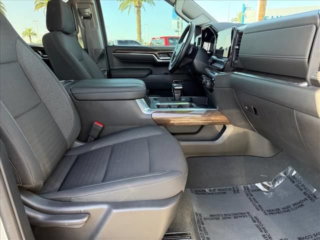 Certified 2024 Chevrolet Silverado 1500 LT w/ Z71 Off-Road Package AWD/4WD image 12