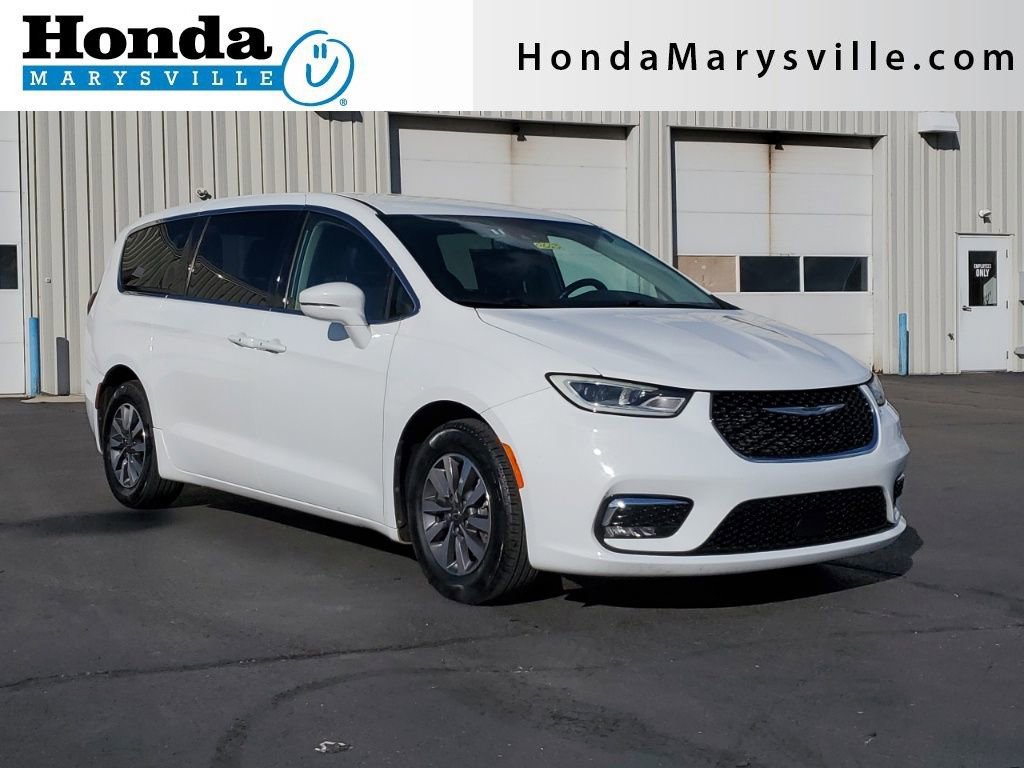 Used 2022 Chrysler Pacifica Touring-L image 1