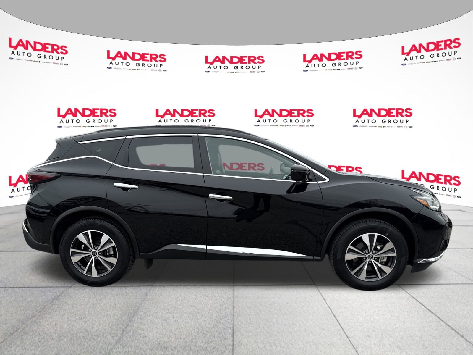 Used 2023 Nissan Murano SV image 2