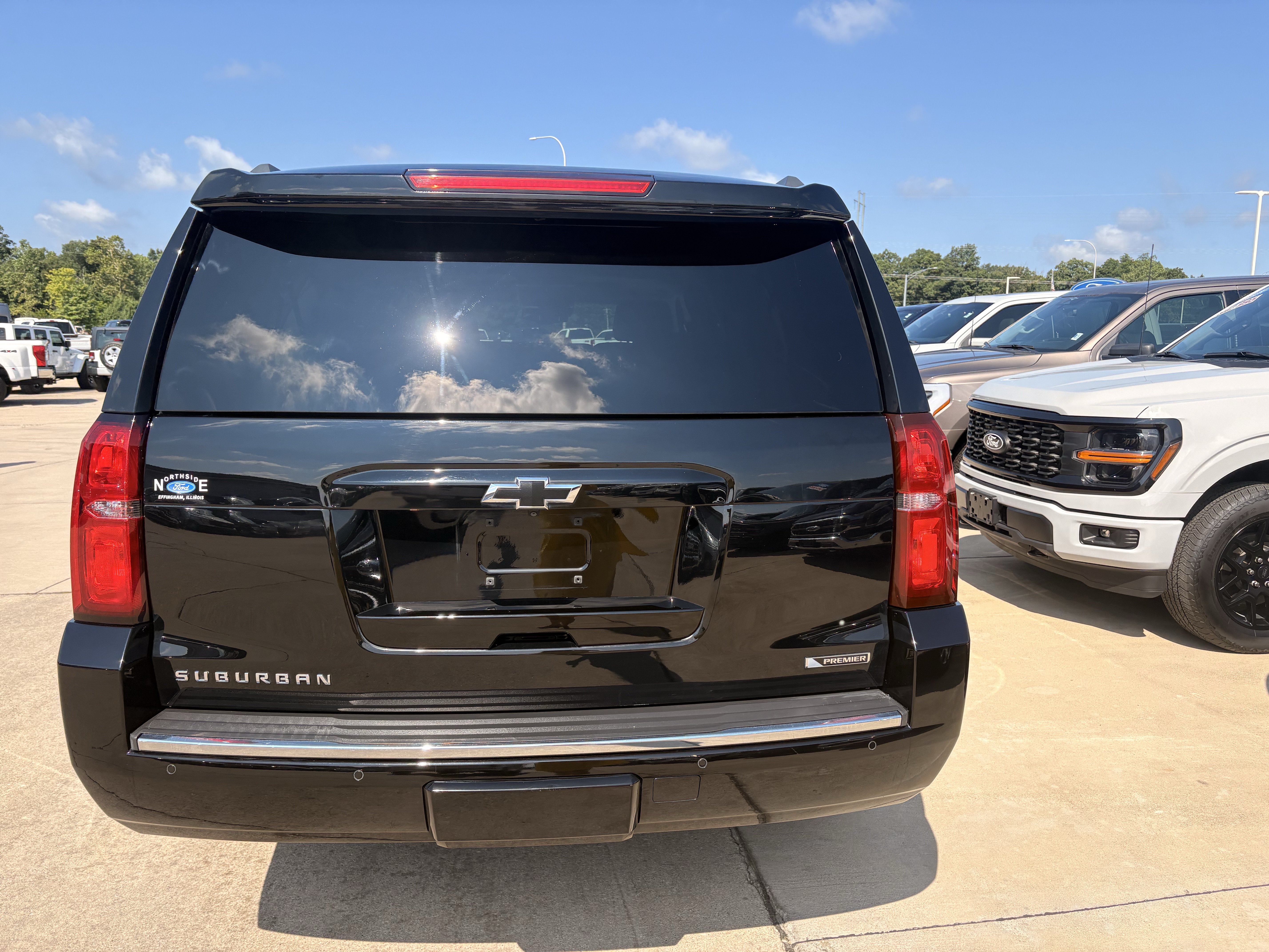 Used 2017 Chevrolet Suburban Premier AWD/4WD image 4