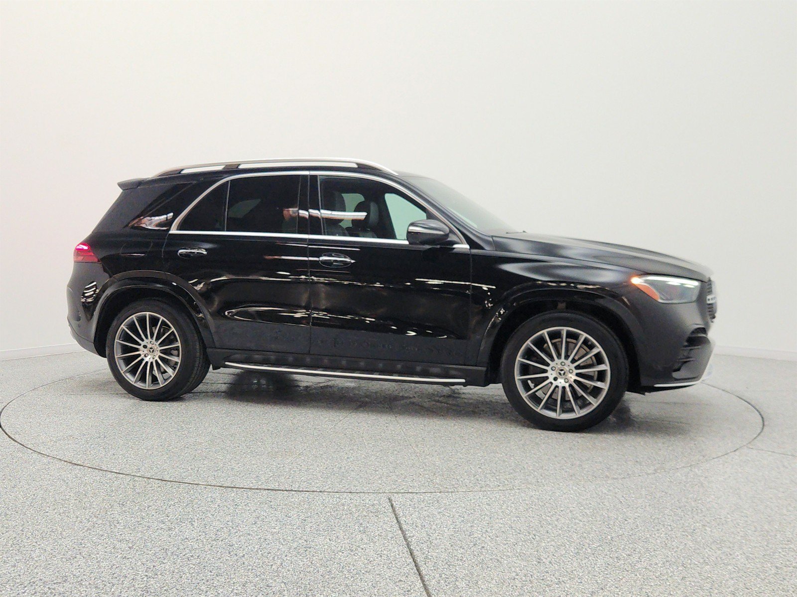 Used 2024 Mercedes-Benz GLE 350 4MATIC image 4