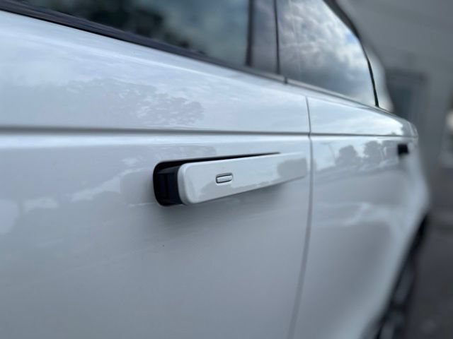 Used 2026 Land Rover Range Rover Velar Dynamic SE AWD/4WD image 5