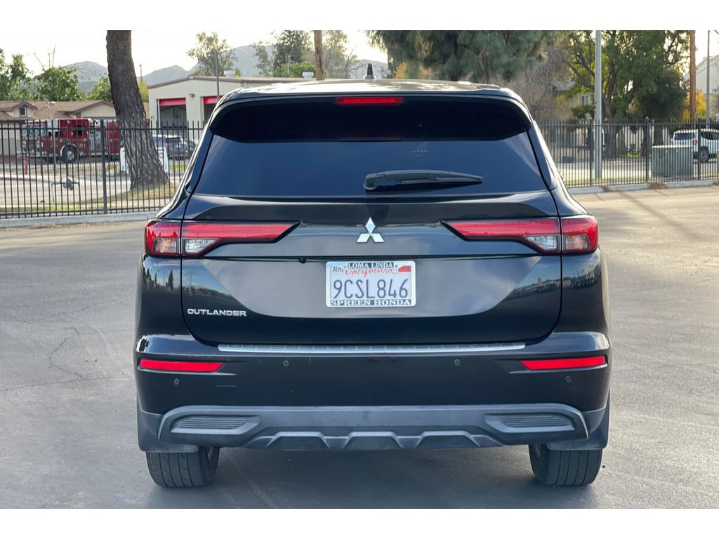 Used 2022 Mitsubishi Outlander ES image 4