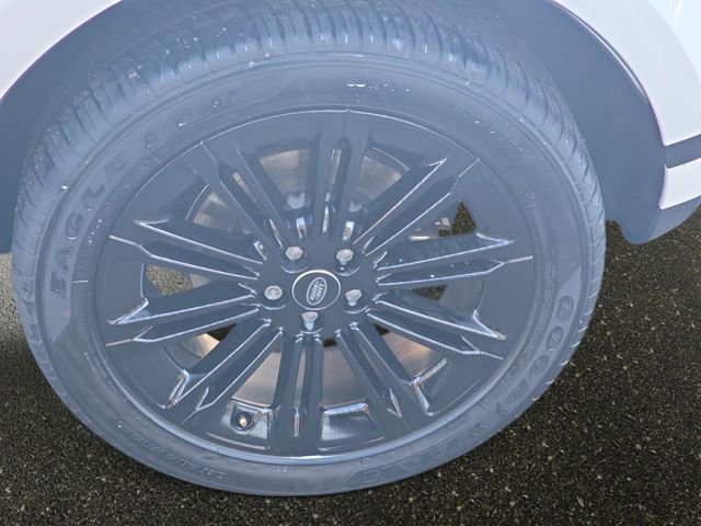 Certified 2025 Land Rover Range Rover Evoque Dynamic SE image 32