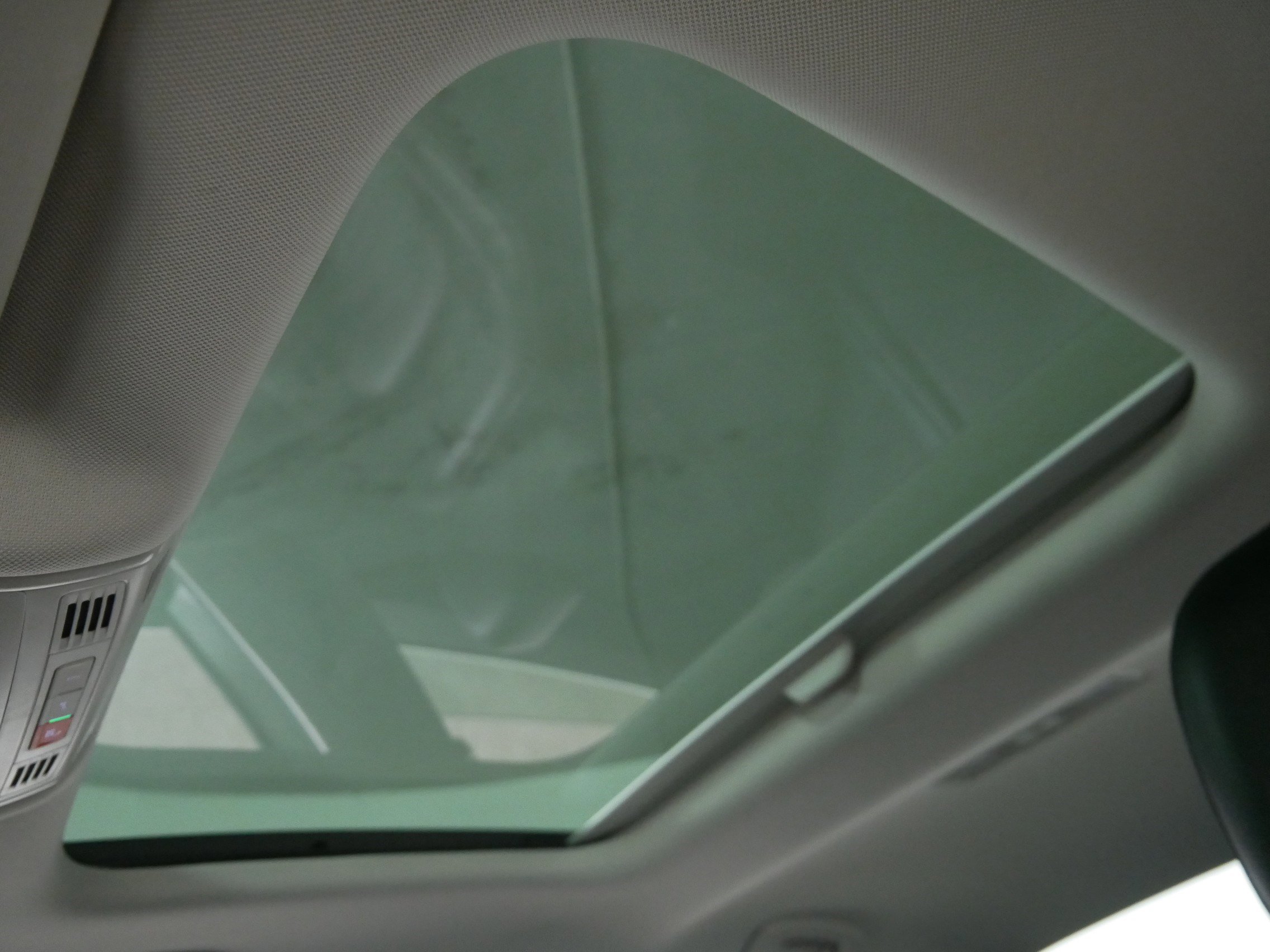 Certified 2022 Volkswagen Jetta SE w/ Panoramic Sunroof Package image 31