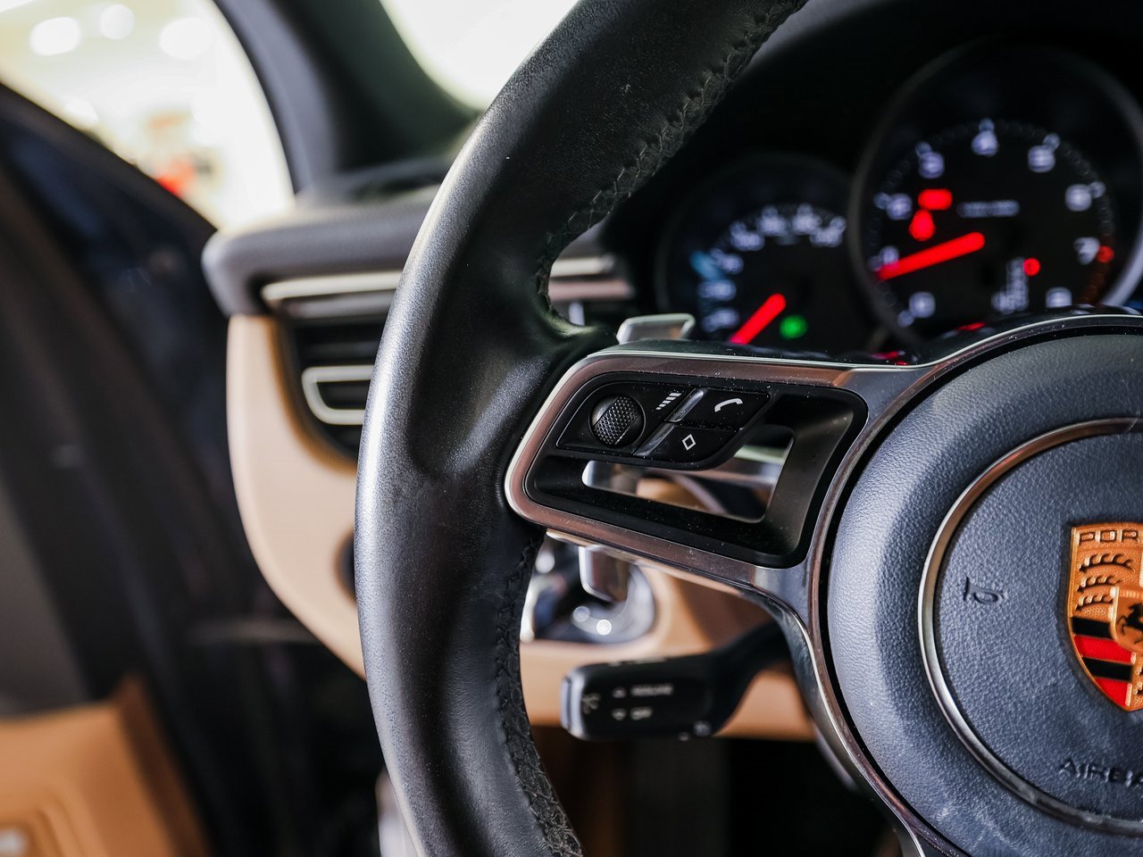 Certified 2020 Porsche Macan image 17