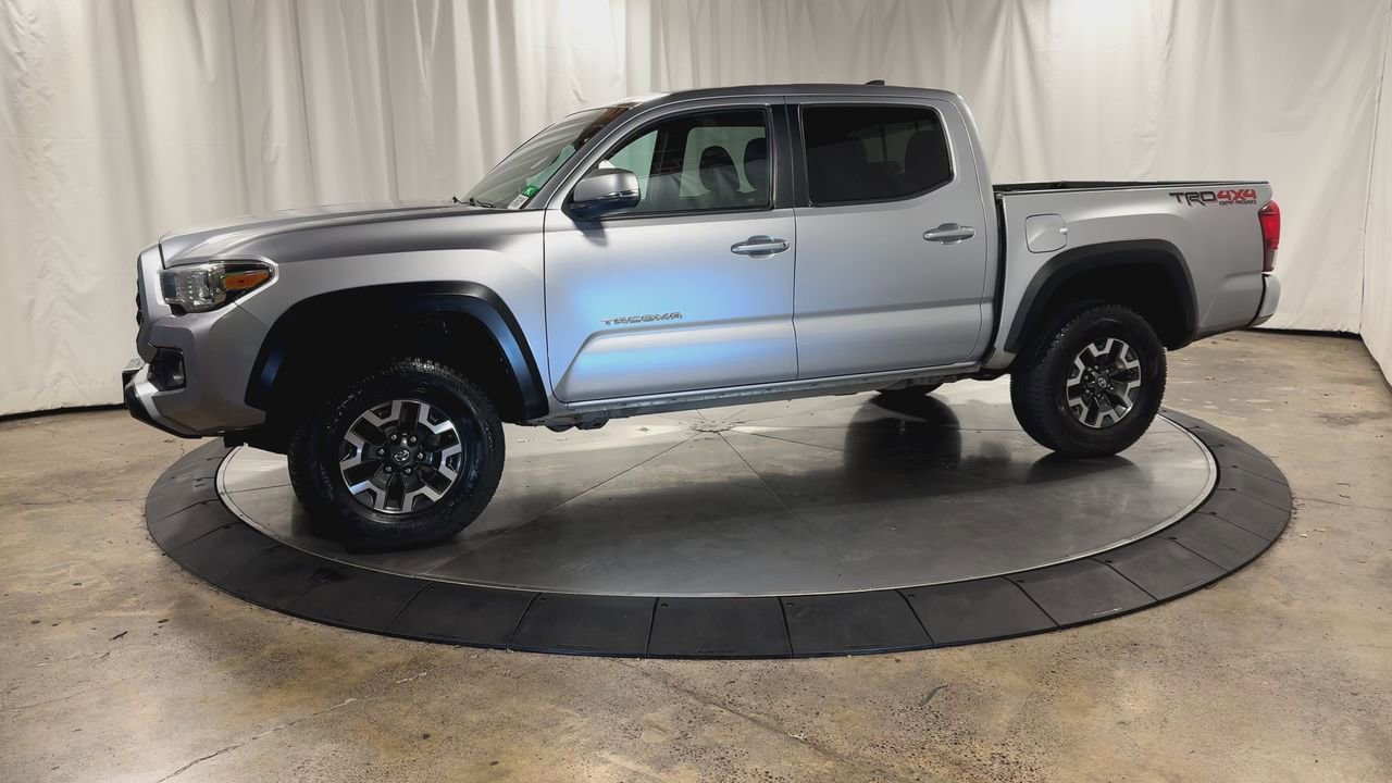 Used 2018 Toyota Tacoma TRD Off-Road AWD/4WD image 9