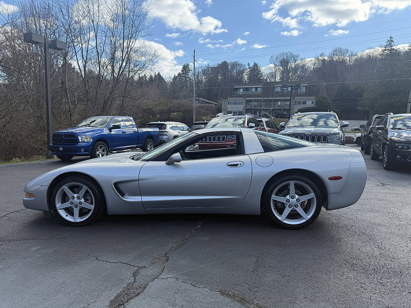 Used 2004 Chevrolet Corvette Coupe image 4