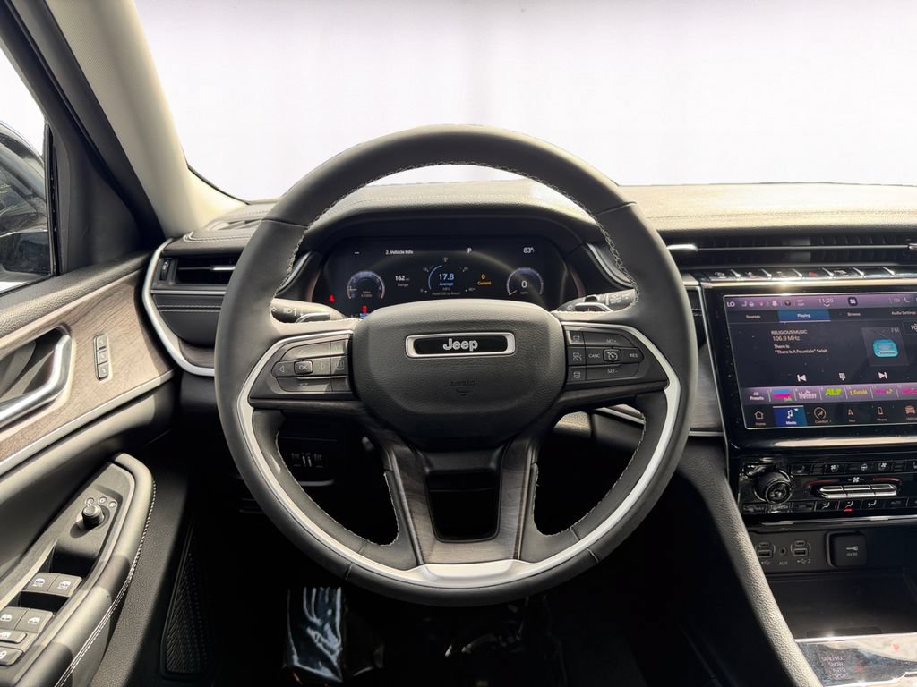Used 2023 Jeep Grand Cherokee L Limited w/ Luxury Tech Group II AWD/4WD image 12