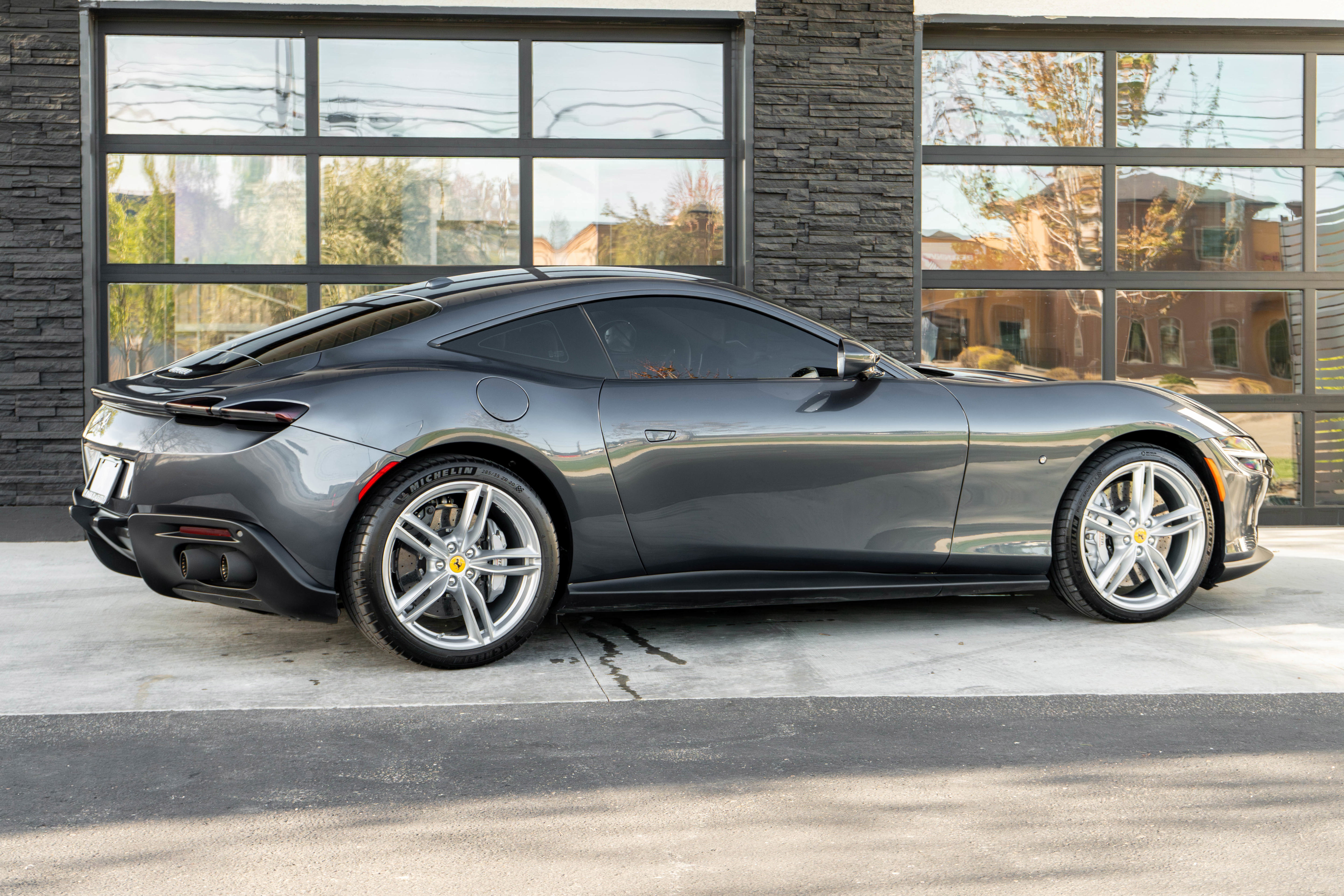 Used 2021 Ferrari Roma image 10