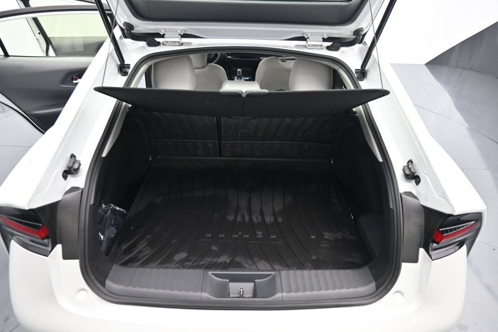 Used 2024 Toyota Prius XLE FWD image 22